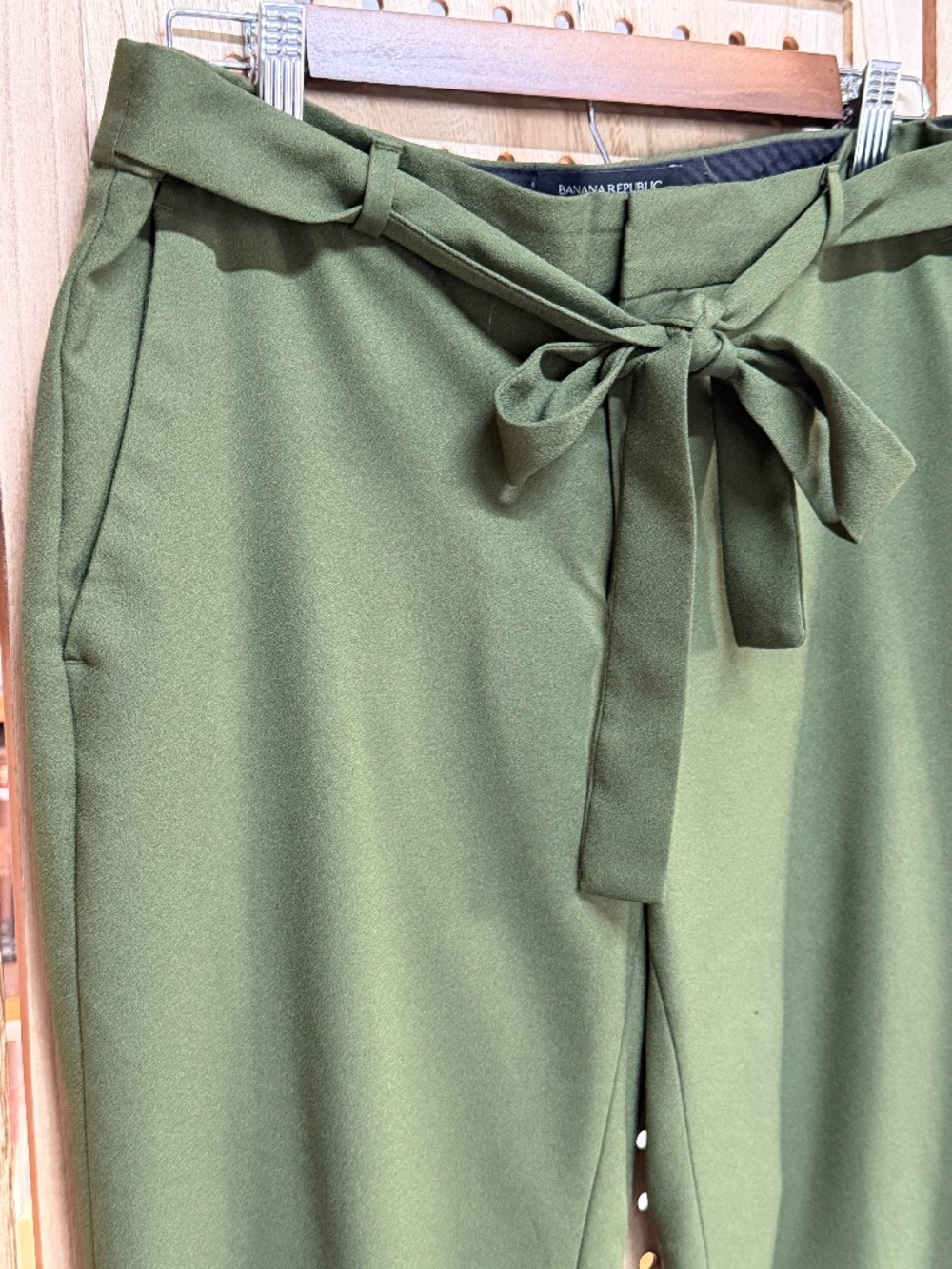 Banana Republic Avery Olive Green Tie Waist Wide Leg Crop Pants 10
